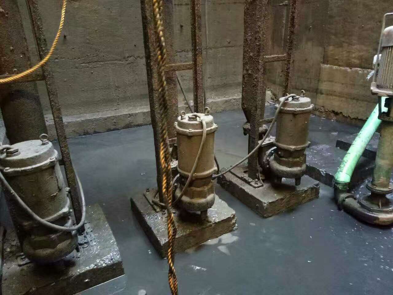 渝水污水池清理